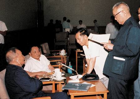 邓小平与《关于建国以来党的若干历史问题的决议》的形成（上）